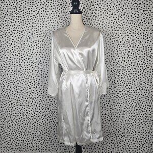 Vintage Nine and Company White Satin Robe Size Small